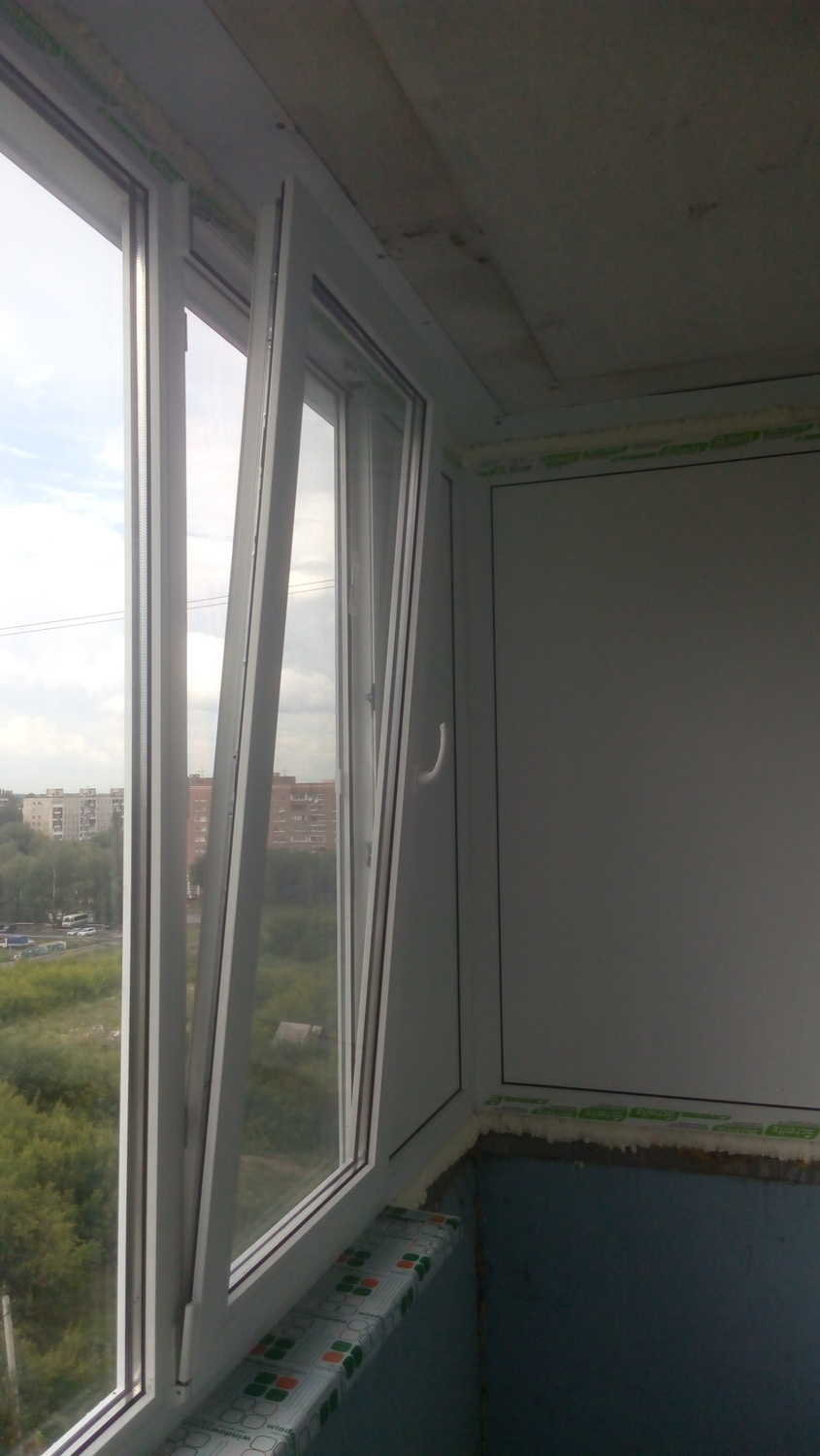 остекление балкона- вид изнутри без отделки